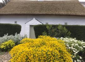 Connells House Thatched Cottage，位于DuleekAthcarne Castle附近的酒店