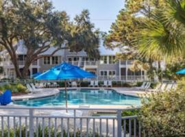 Ocean Palms Villa with Championship Golf Saturday to Saturday Rental，位于希尔顿黑德岛的酒店