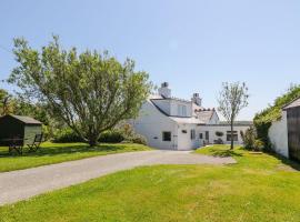 Charming 2 Bed House near Rhoscolyn DISCOUNTS FOR，位于霍利黑德的度假屋