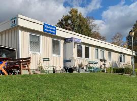 海勒福什旅舍&独木舟中心，位于海勒福什的酒店