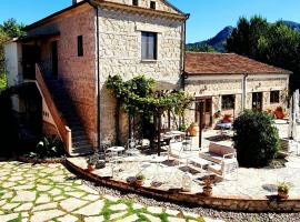 AGRITURISMO iL PIOPPETO，位于卡西诺的浪漫度假酒店