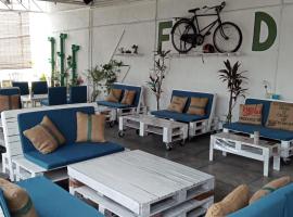Birdnest Guesthouse, Gaia Rooftop Cafe，位于吉隆坡的旅馆