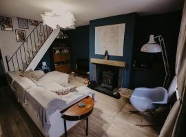 Unique, cosy, Lake District artist hideaway - 5 bd，位于米勒姆的酒店