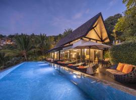 Villa Yang, Private Oceanfront Villa, Kamala Beach，位于卡马拉海滩的度假屋