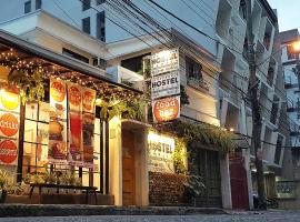 Crossroads Hostel Manila，位于马尼拉格林希尔斯购物中心附近的酒店