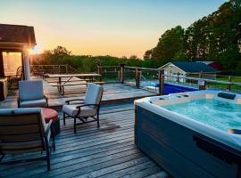 Fire Pit * Pool * Hot Tub * Fishing Pond w/ Jon Boat