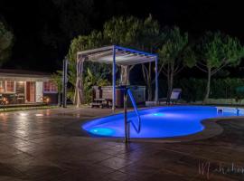 Bungalow espectacular garaje piscina y jacuzzi，位于阿尔哈拉克贝拉维斯塔高尔夫俱乐部附近的酒店