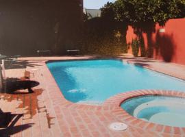 恩塞纳达酒店，位于恩塞纳达港的酒店