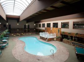 East Liverpool Lodge，位于斯托本维尔的酒店