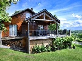 Atmospheric chalet with sauna and jacuzzi，位于Septon的酒店