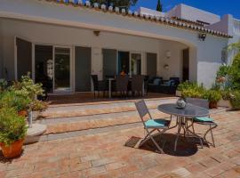 Roofed Villa in Albufeira with Private Swimming Pool，位于奥霍斯德古阿的别墅