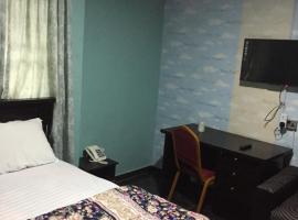Lorry Bee Plaza Hotel，位于Otta的酒店
