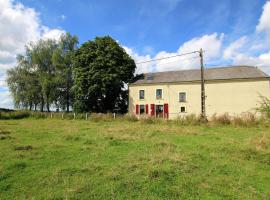 Holiday home in Neufchateau with terrace，位于讷沙托的酒店