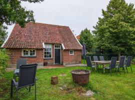 Quaint Farmhouse in Enschede with Terrace，位于恩斯赫德的酒店