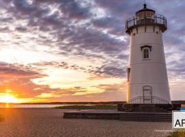 Martha's Vineyard Vacation Home，位于埃德加敦的酒店