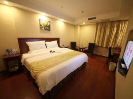 格林豪泰安徽省安庆市太湖县人民东路文博园快捷酒店，位于岔路的酒店