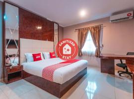 Vaccinated Staff - OYO Flagship 2131 Hotel Binong，位于当格浪的酒店