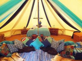 Hollington Park Glamping，位于纽伯里海克利尔城堡附近的酒店