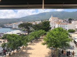 ROQUES - Casa en primera línea de mar en CADAQUÉS，位于卡达克斯的别墅