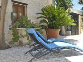 Attractive Villa in Giannoudi with Private Pool，位于Giannoudi的酒店