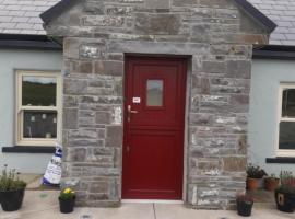 Liams Cottage between Doolin and Lisdoonvarna，位于利敦瓦纳的酒店