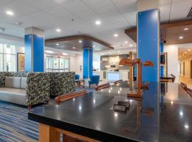 Holiday Inn Express & Suites - Staunton by IHG，位于斯汤顿的酒店