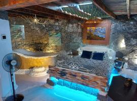 ALOELUX VILLA ! - Private Villa with Jacuzzi, cinema ,massage ,wonderful view, art desing villa，位于Conil的酒店