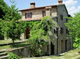 Farmhouse in Apecchio with Pool & Spa