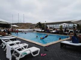 HOTEL COLUMBUS RESORT，位于通贝斯的酒店