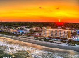 Holiday Inn Resort Oceanfront at Surfside Beach, an IHG Hotel，位于默特尔比奇的假日酒店