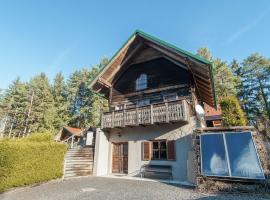 Chalet near Lake Klopeiner with sauna，位于Feistritz ob Bleiburg的木屋