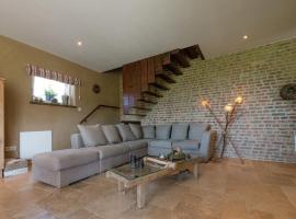 Bertrix Hot Tub & Garden Stay，位于Sart的酒店