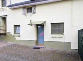 Holiday Home in Ardennes with Scenic Terrace，位于Heuem的酒店