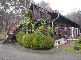 Holiday home in the forest，位于Schmogrow的酒店