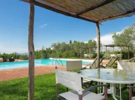 This romantic farmhouse is located near the medieval village of Montaione