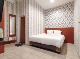 RedDoorz Plus @ Jalan Letda Sujono Medan 2，位于Pulauberayan Dadap的酒店