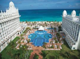 Riu Palace Aruba - All Inclusive，位于棕榈滩的带按摩浴缸的酒店
