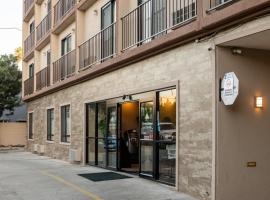 GreenTree Inn & Suites Los Angeles - Alhambra - Pasadena，位于阿罕布拉加州州立大学洛杉矶分校附近的酒店