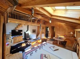 Ferienhaus & Ferienwohnung Wiñay Wayna Gotschna Blick Klosters，位于克洛斯特斯瑟纽斯的酒店