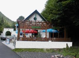 普维尼米林霍穆托夫餐厅旅馆，位于霍穆托夫的滑雪度假村