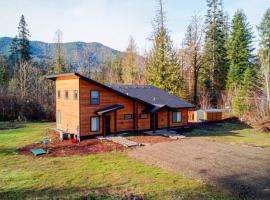 Newly built Modern Chalet Duplex - 2，位于Mount Hood Village的酒店