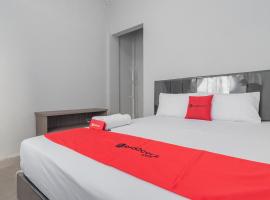 RedDoorz Syariah near Wisata Situ Gunung Sukabumi，位于Kadudampit的酒店