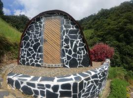Termales el Escondite，位于Florencia的豪华帐篷营地