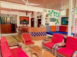 Hotel Tropical Sands Dominical，位于多米尼克的酒店