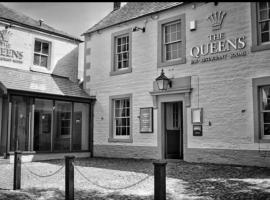 The Queen's Arms Inn，位于Warwick的酒店