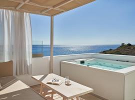 Volcano Luxury Suites Milos - Adults Only，位于Paliochori的带按摩浴缸的酒店