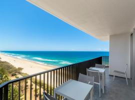 Golden Sands on the Beach - Absolute Beachfront Apartments，位于黄金海岸南港游艇俱乐部附近的酒店