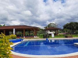 Finca Turística Freddy`s Eje Cafetero，位于金巴亚的酒店
