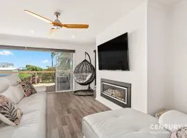 Escape By The Ocean - Aldinga Beach - C21 SouthCoast Holidays