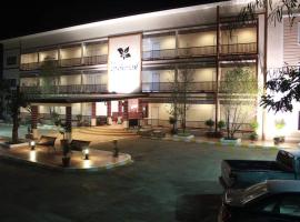 โรงแรมแกรนด์ฟลาวเวอร์，位于Ban Nam Hak的酒店